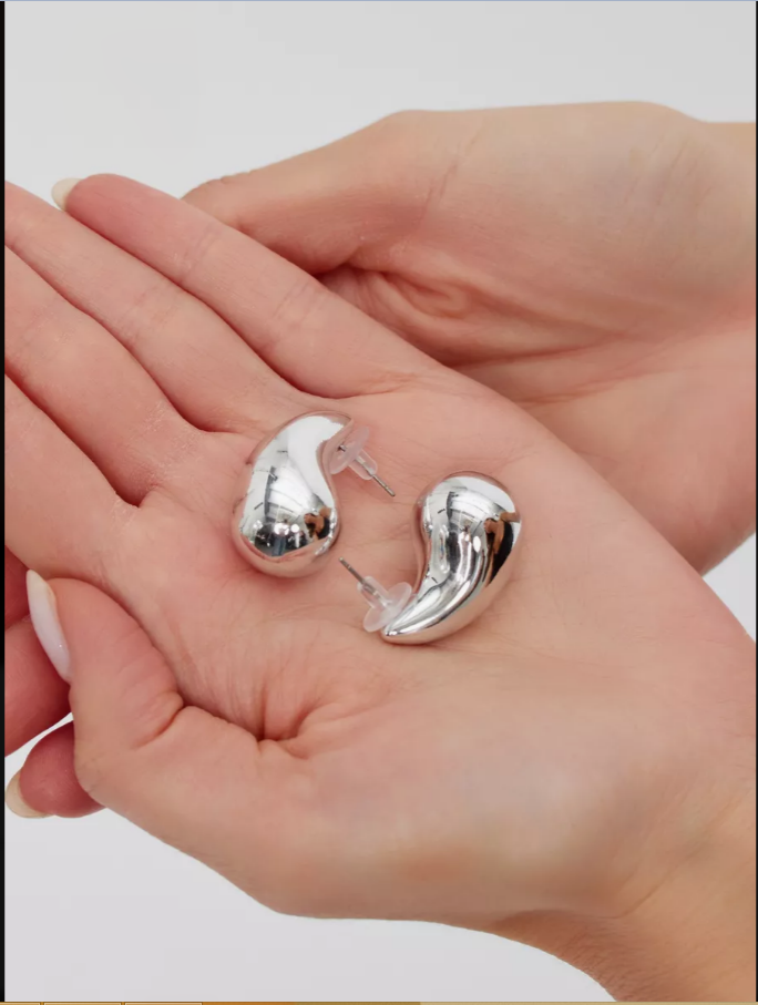 TEAR DROP SILVER EARRING