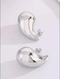 TEAR DROP SILVER EARRING